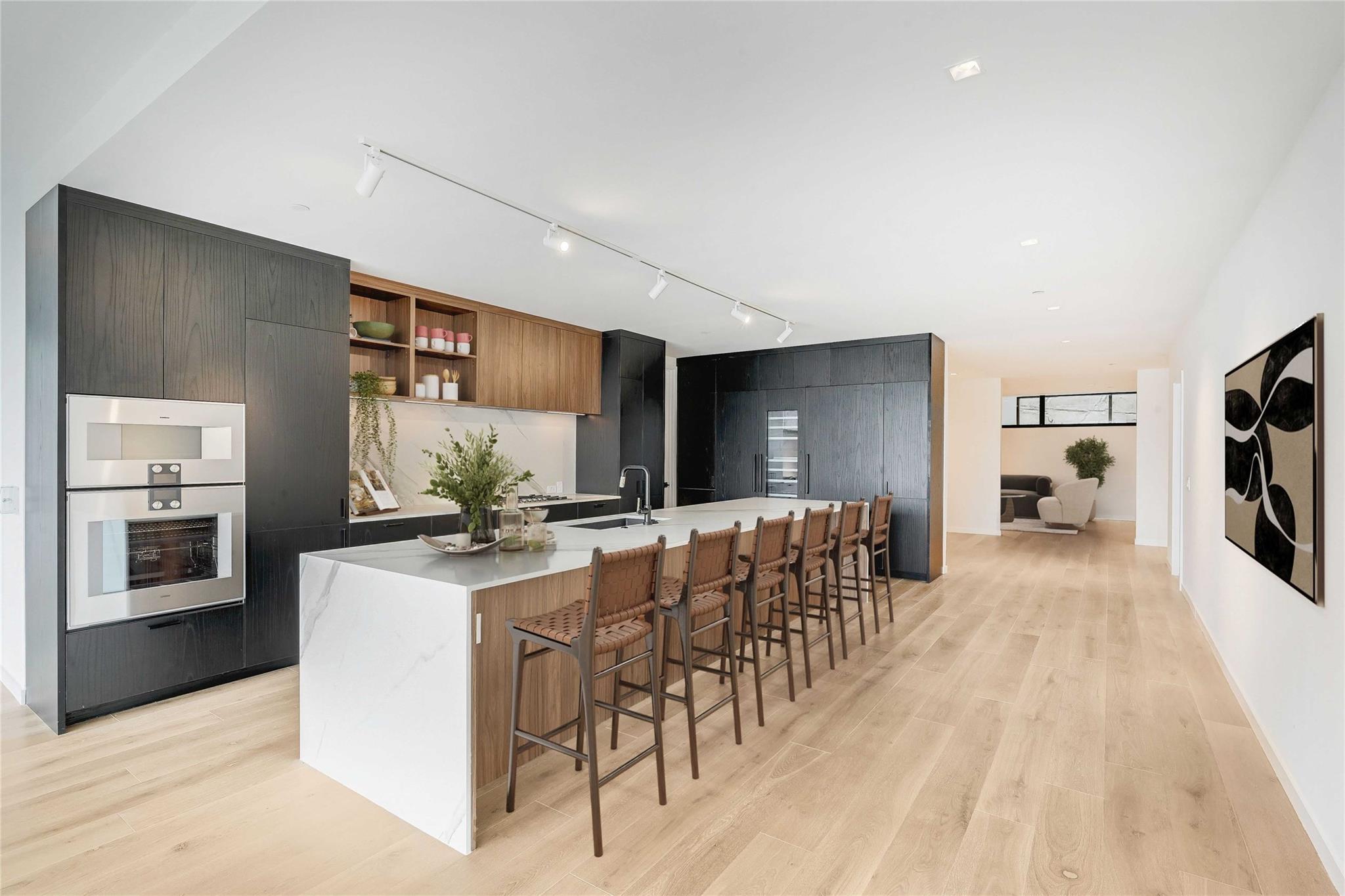 1006 Baylor ST # 202