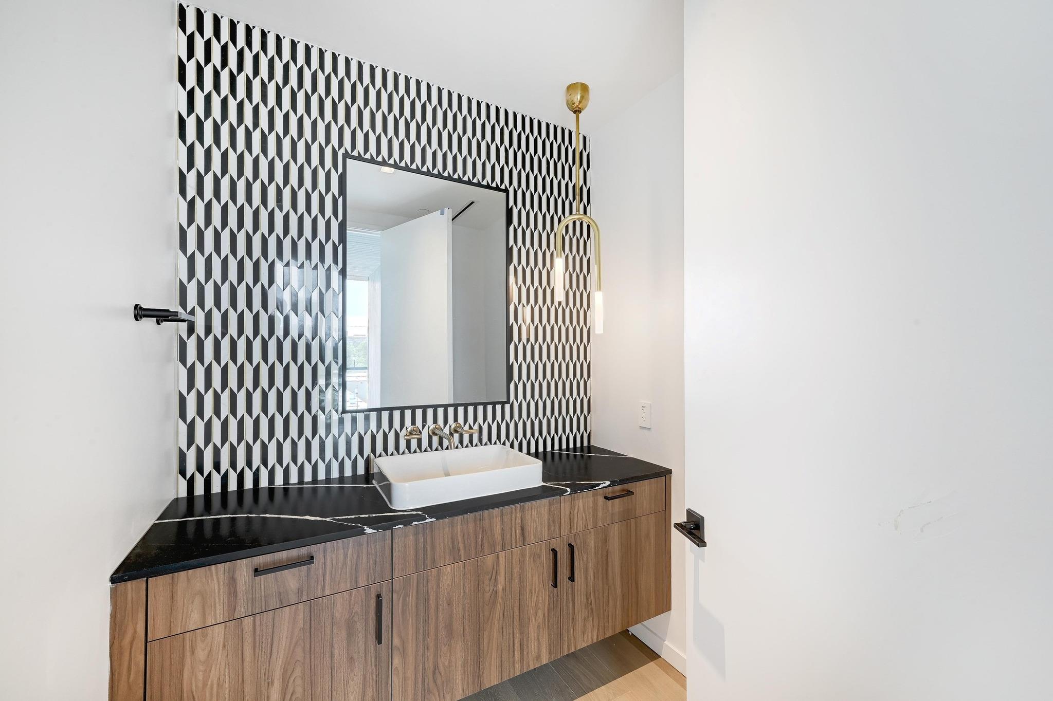 1006 Baylor ST # 202