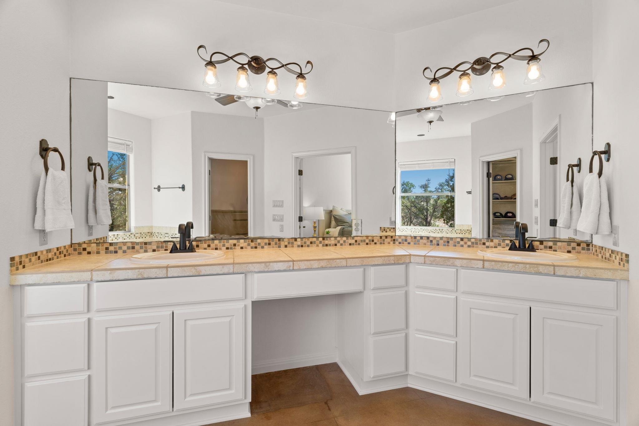 1426 Shelton Ranch RD