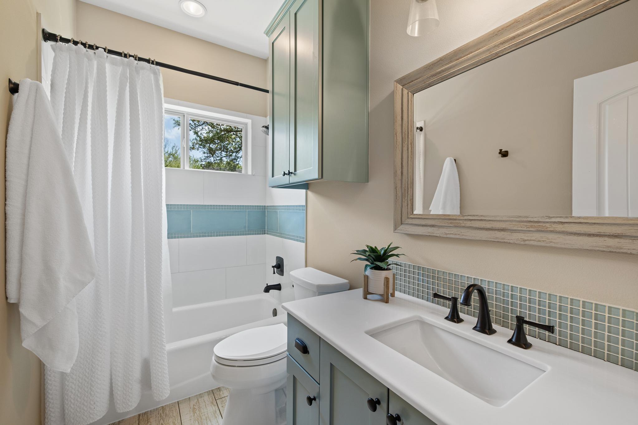 909 Highland Spring LN
