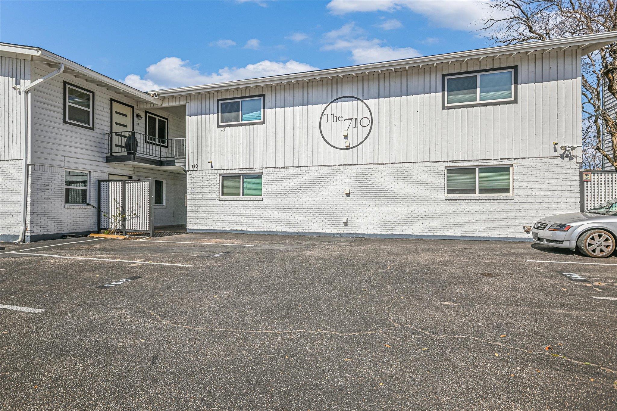 710 W 34th ST # 205