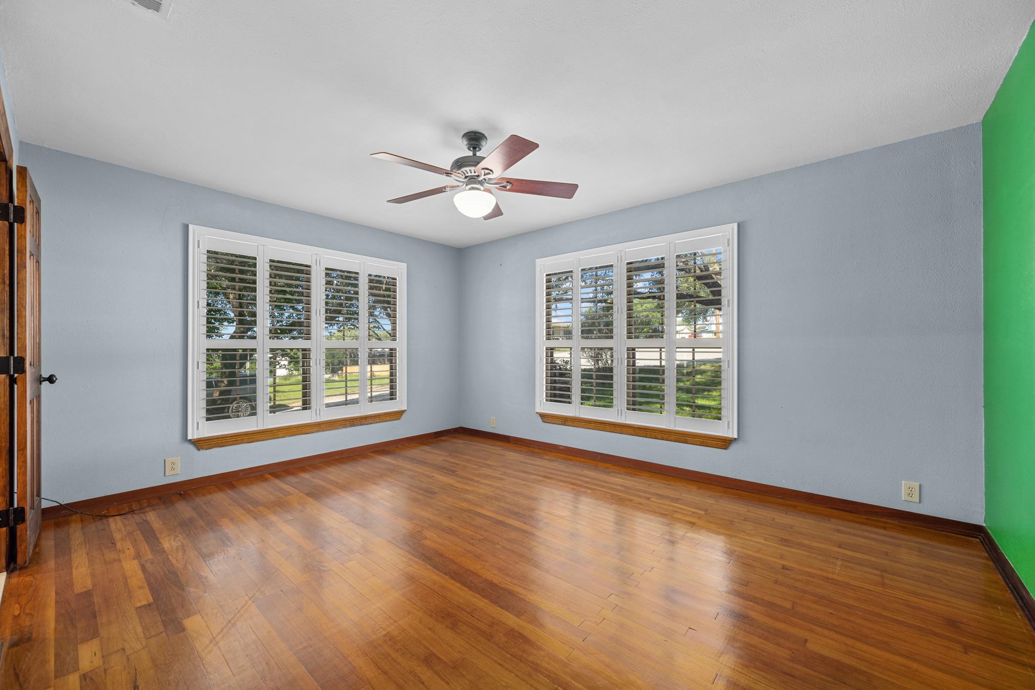 401 Crestview DR