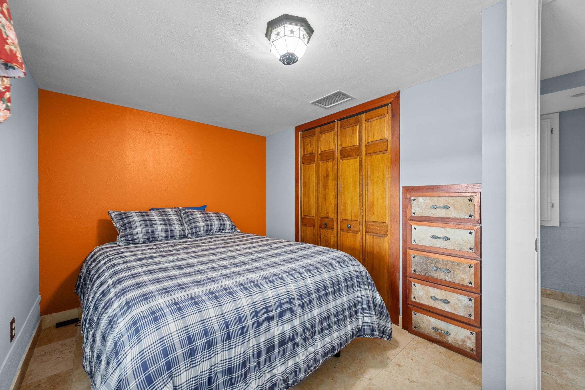 401 Crestview DR