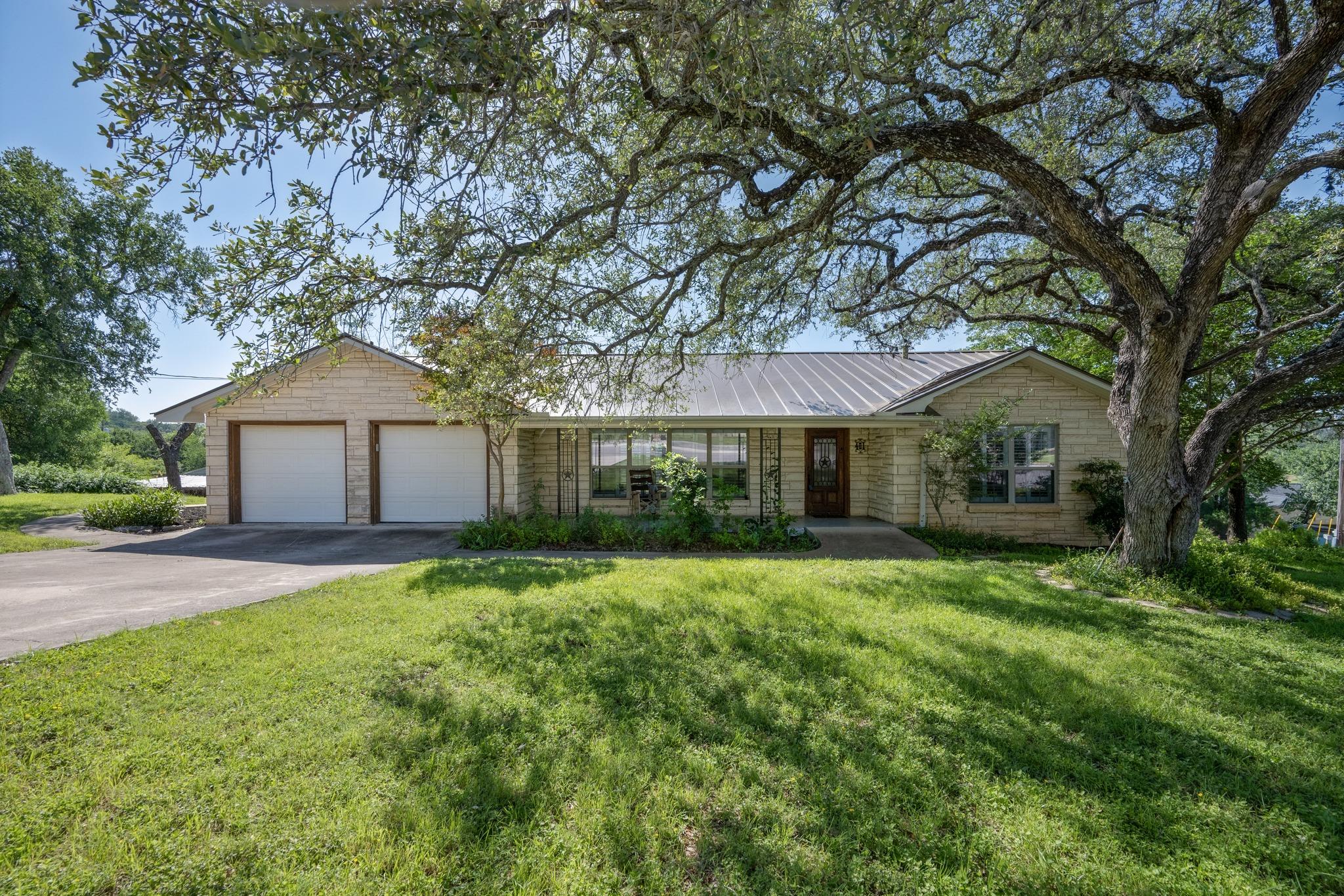 401 Crestview DR