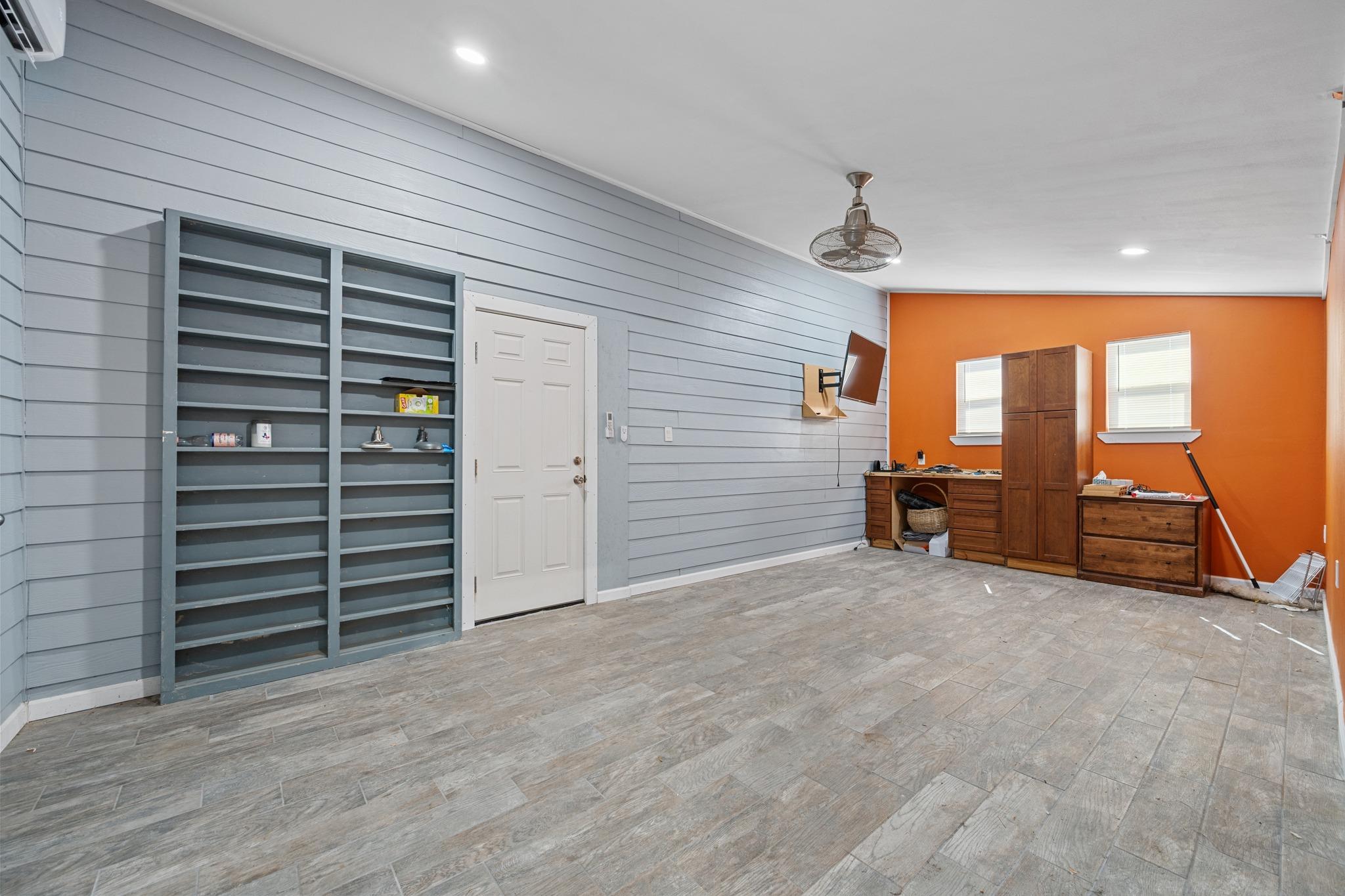 401 Crestview DR