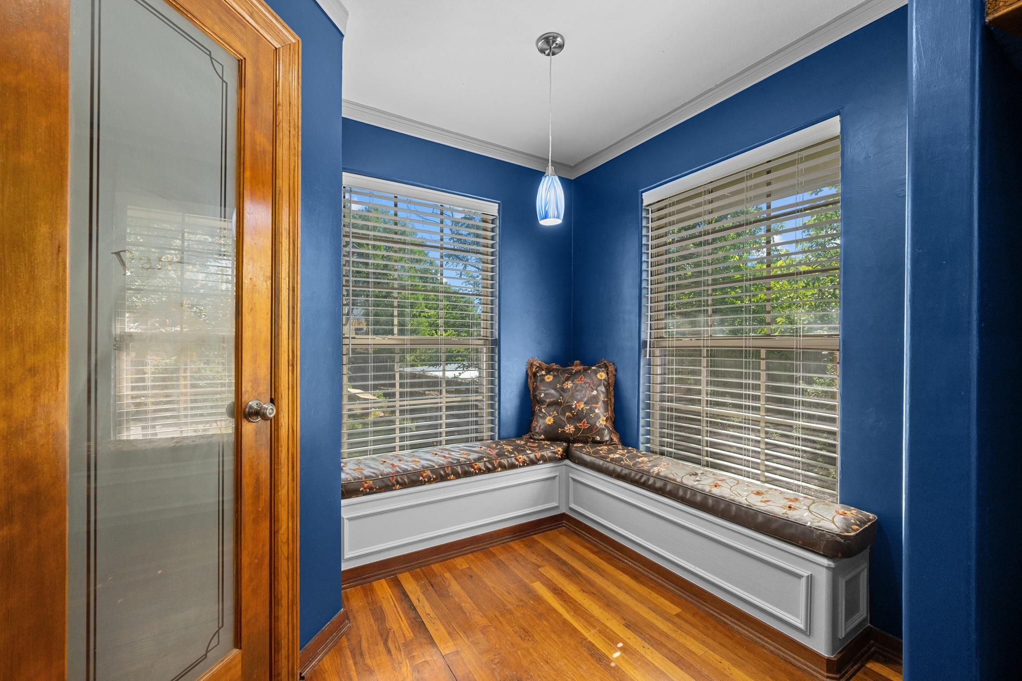 401 Crestview DR