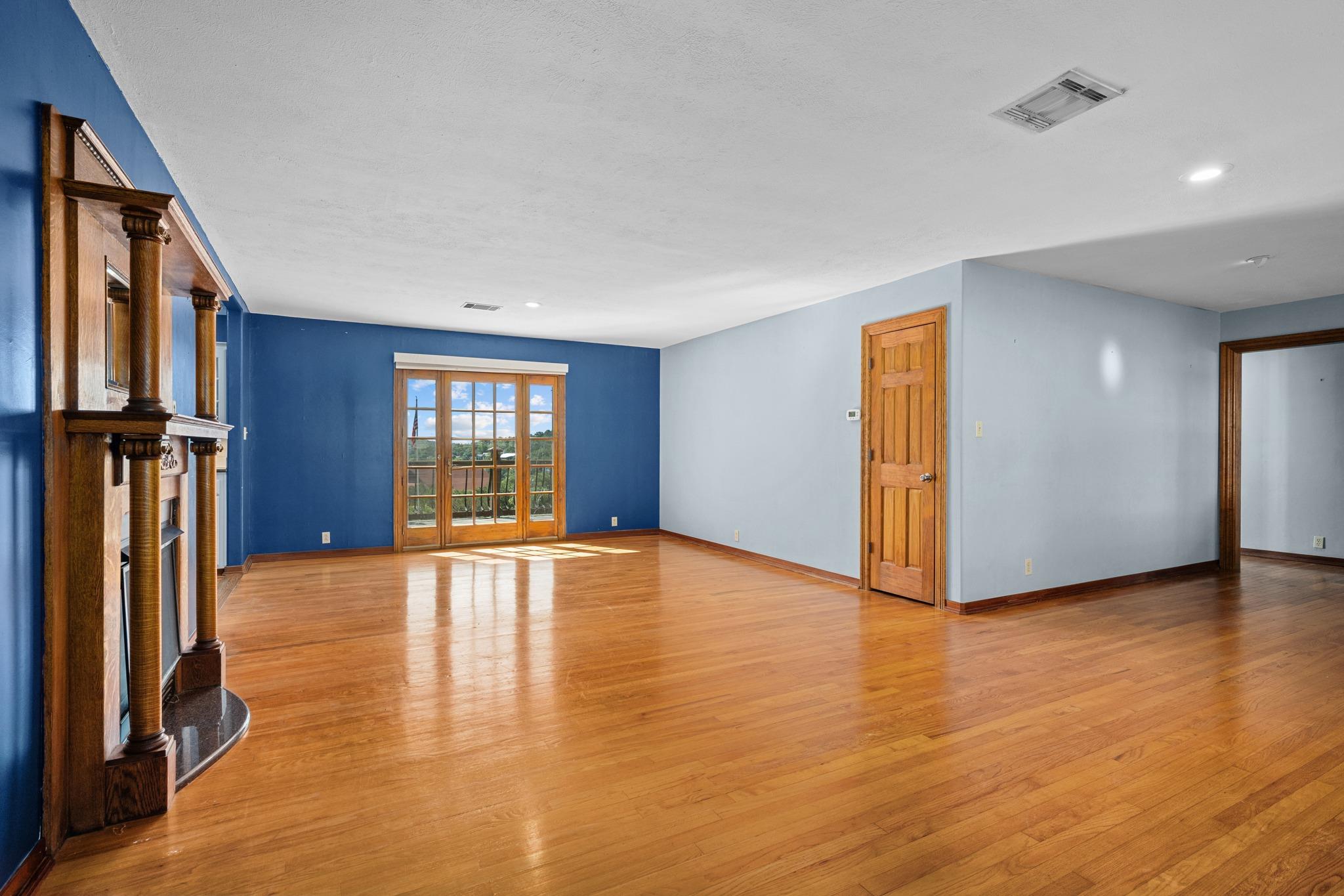401 Crestview DR