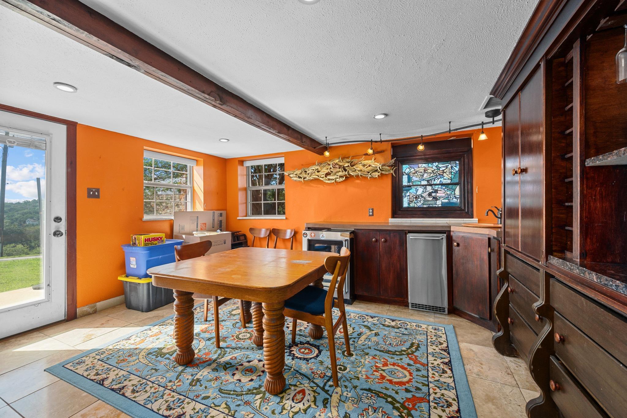 401 Crestview DR