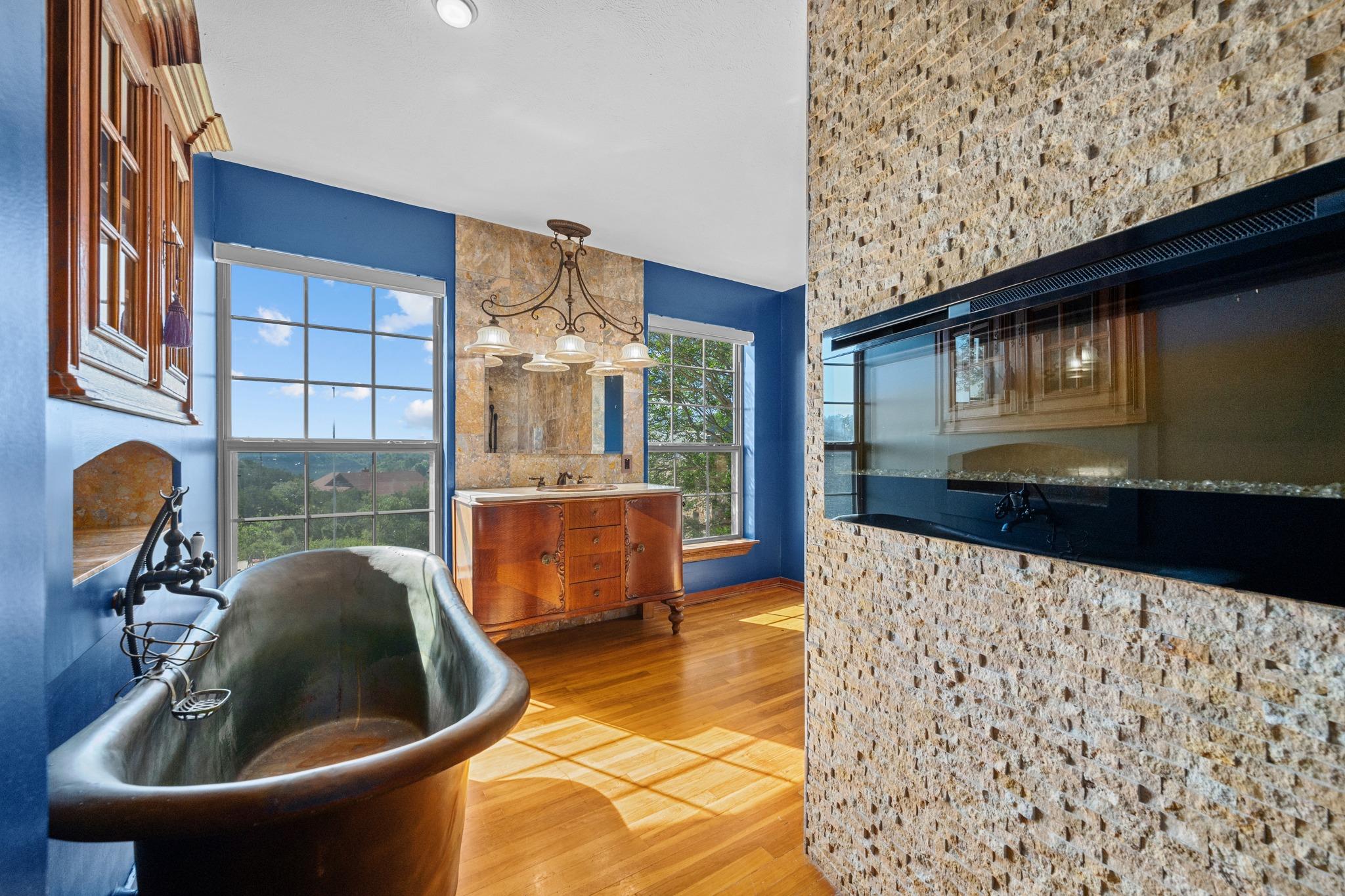 401 Crestview DR