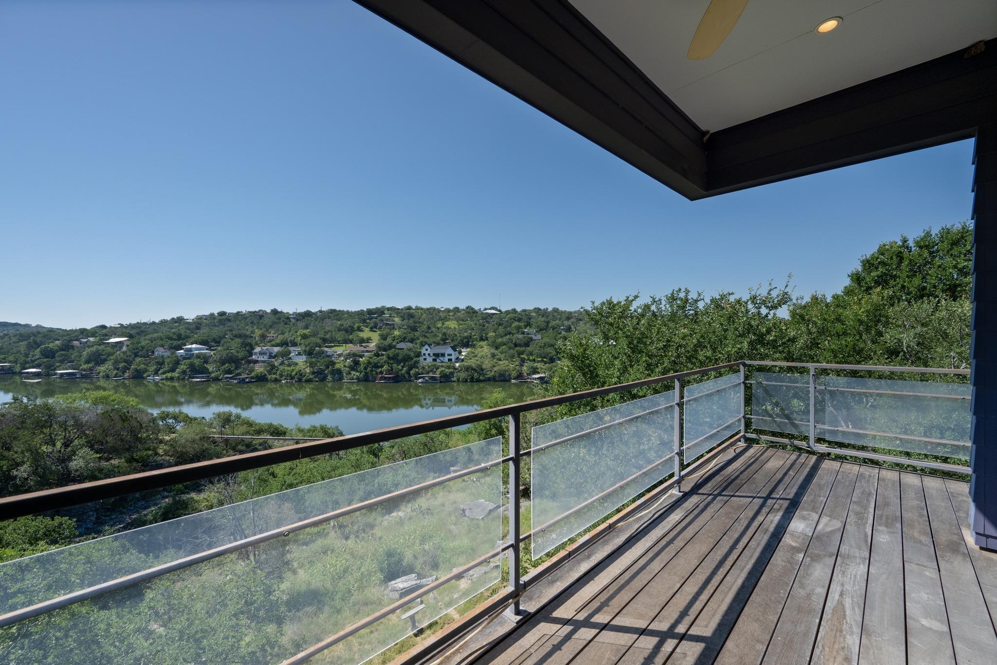 401 Crestview DR