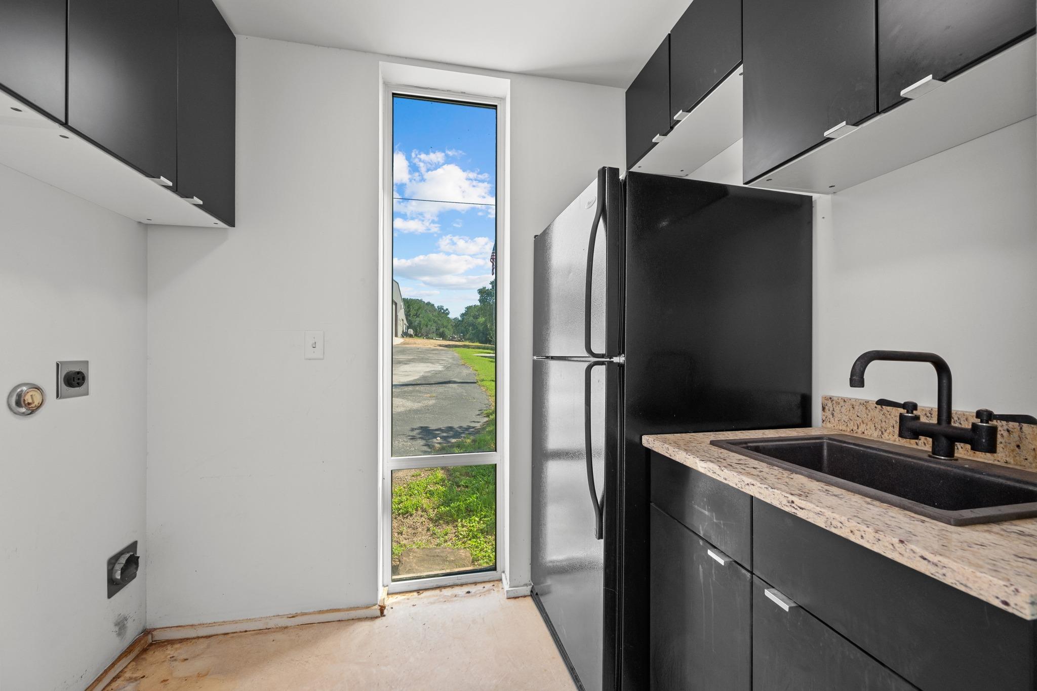 401 Crestview DR