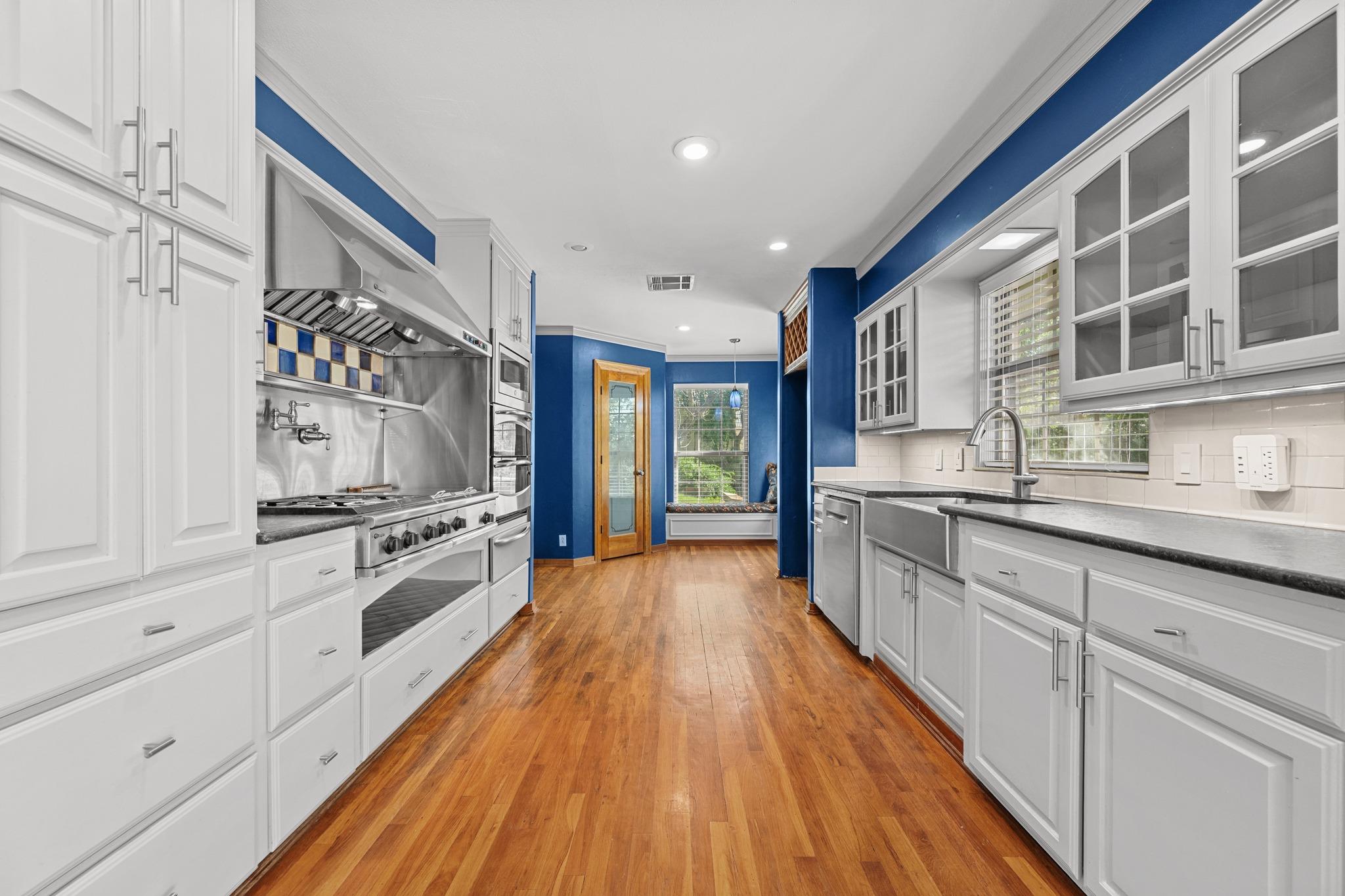 401 Crestview DR