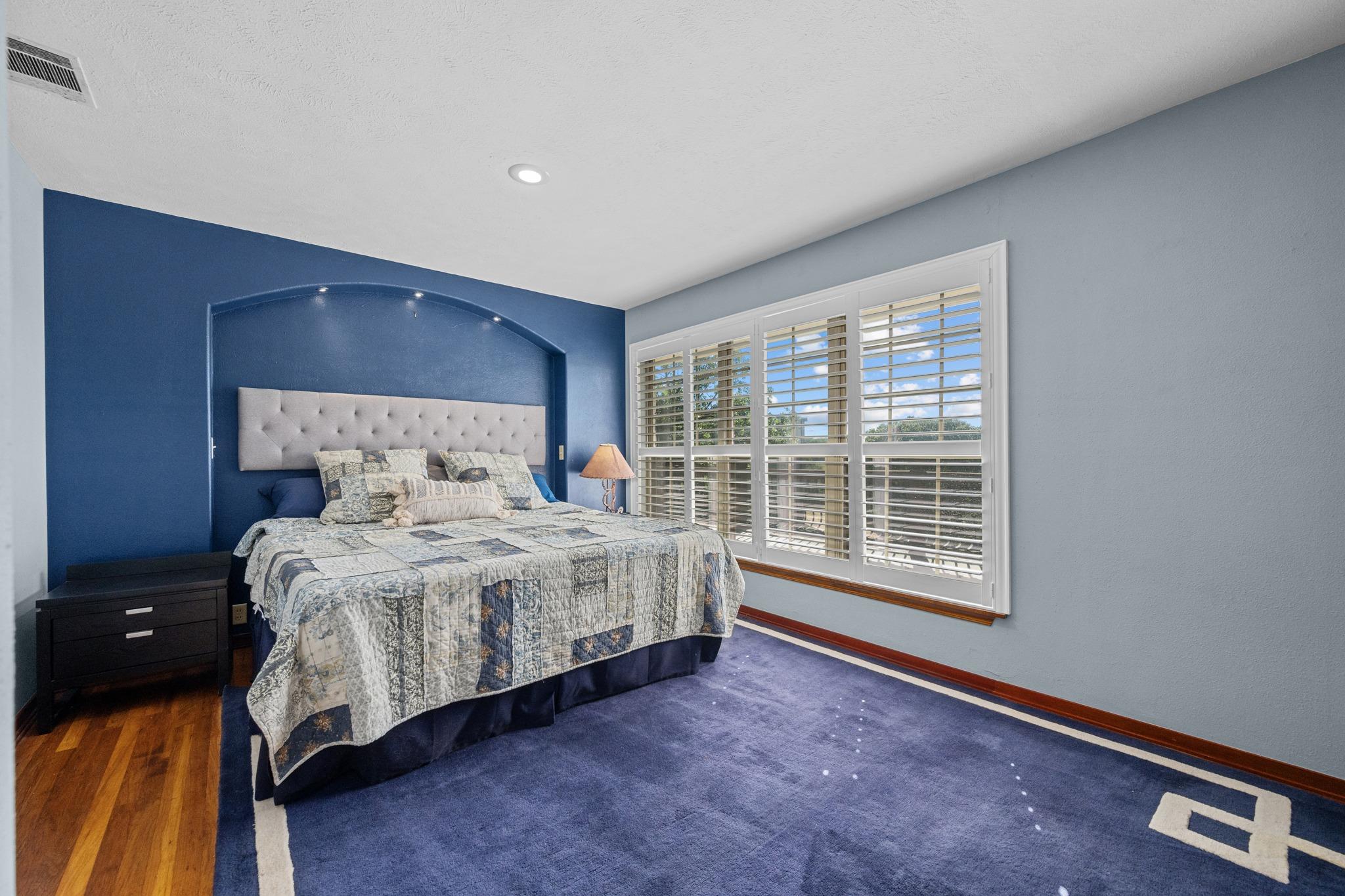 401 Crestview DR