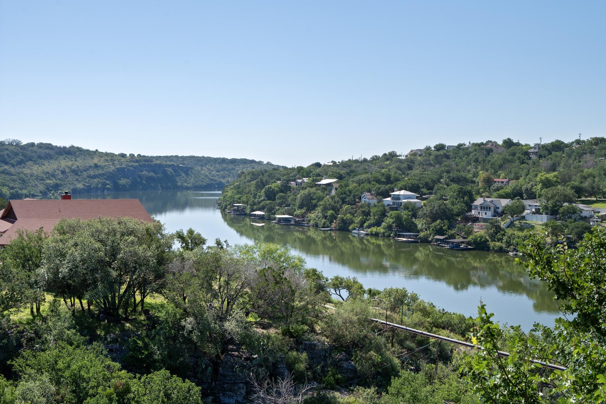 401 Crestview DR