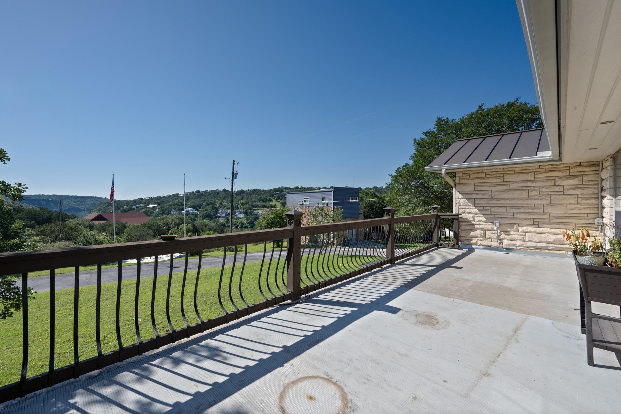 401 Crestview DR