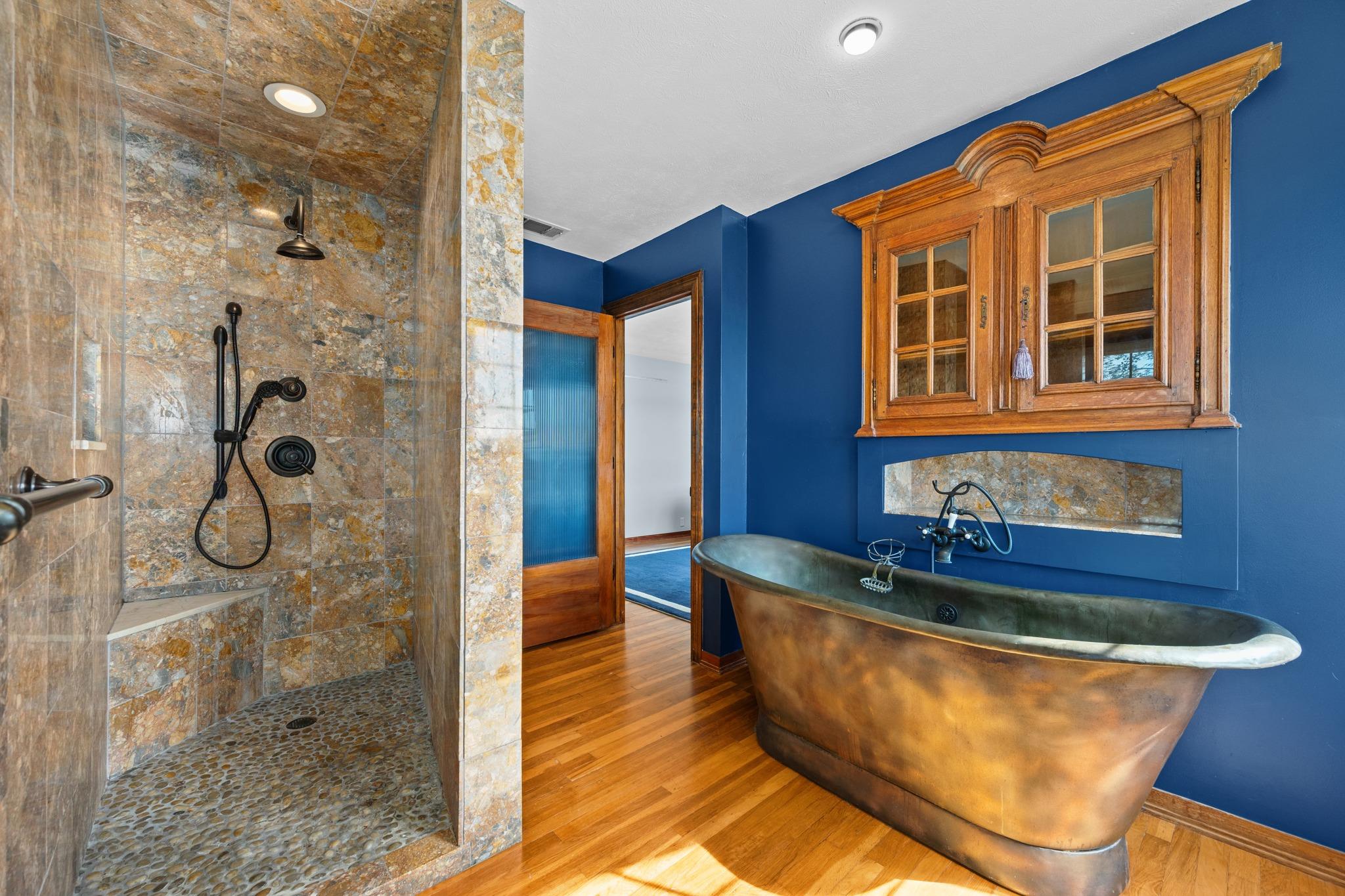 401 Crestview DR