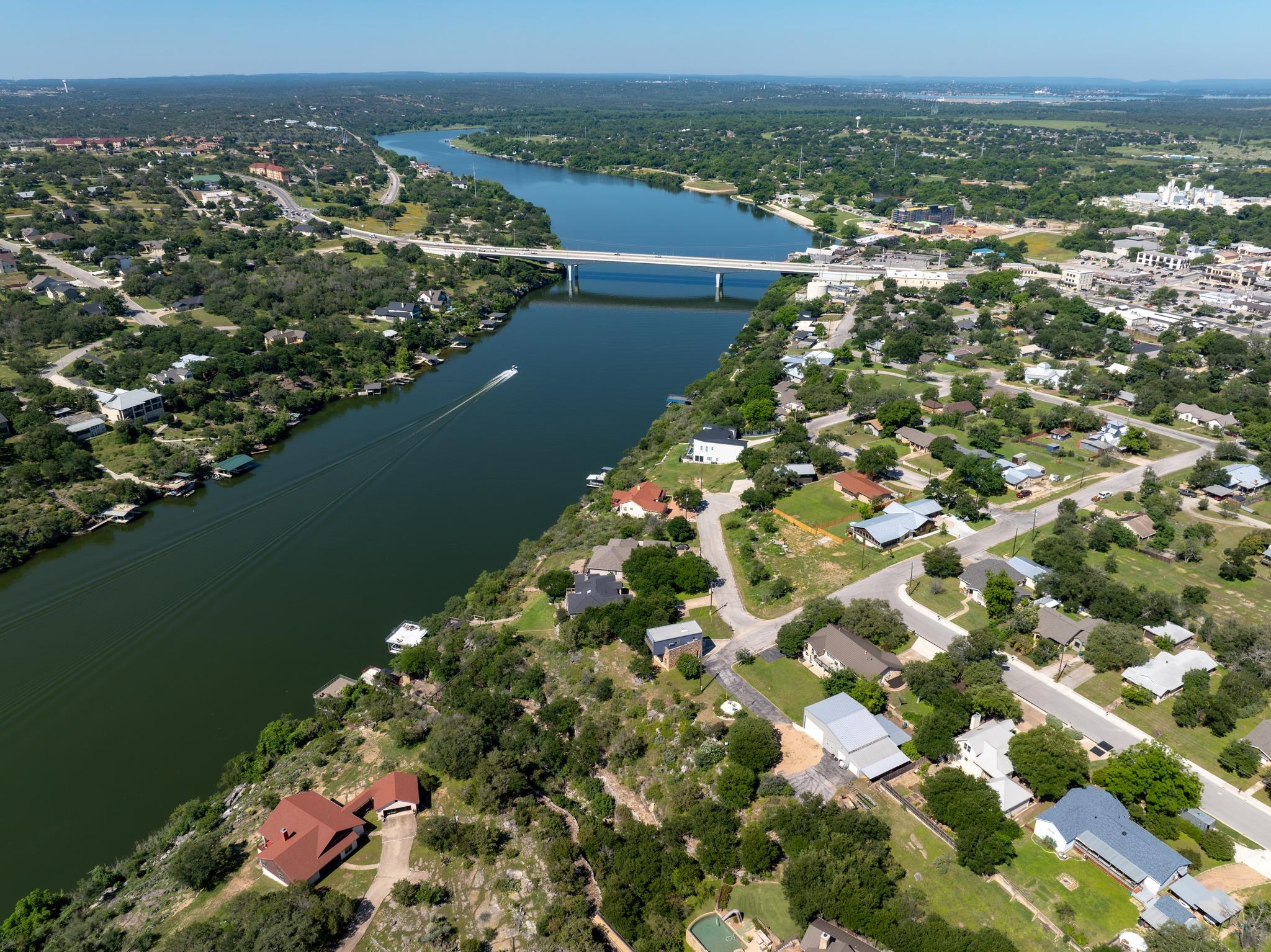 401 Crestview DR