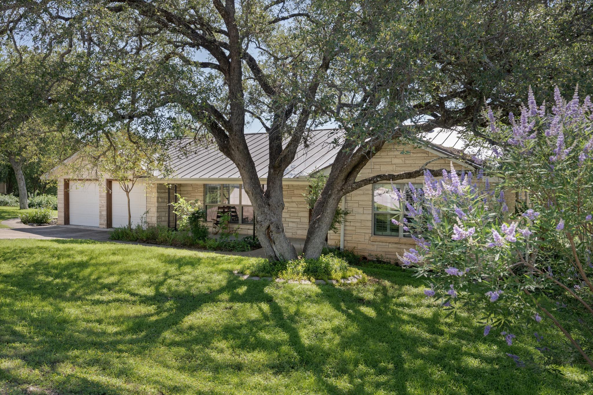 401 Crestview DR