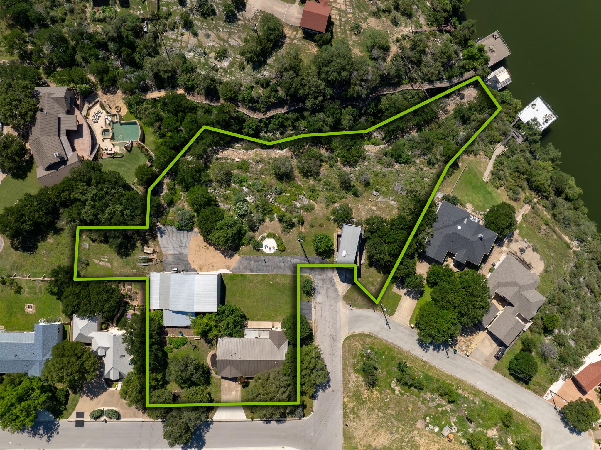 401 Crestview DR