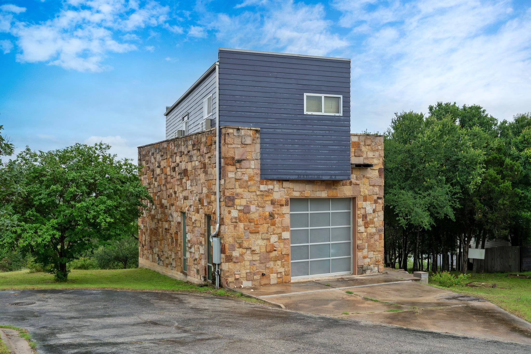 401 Crestview DR