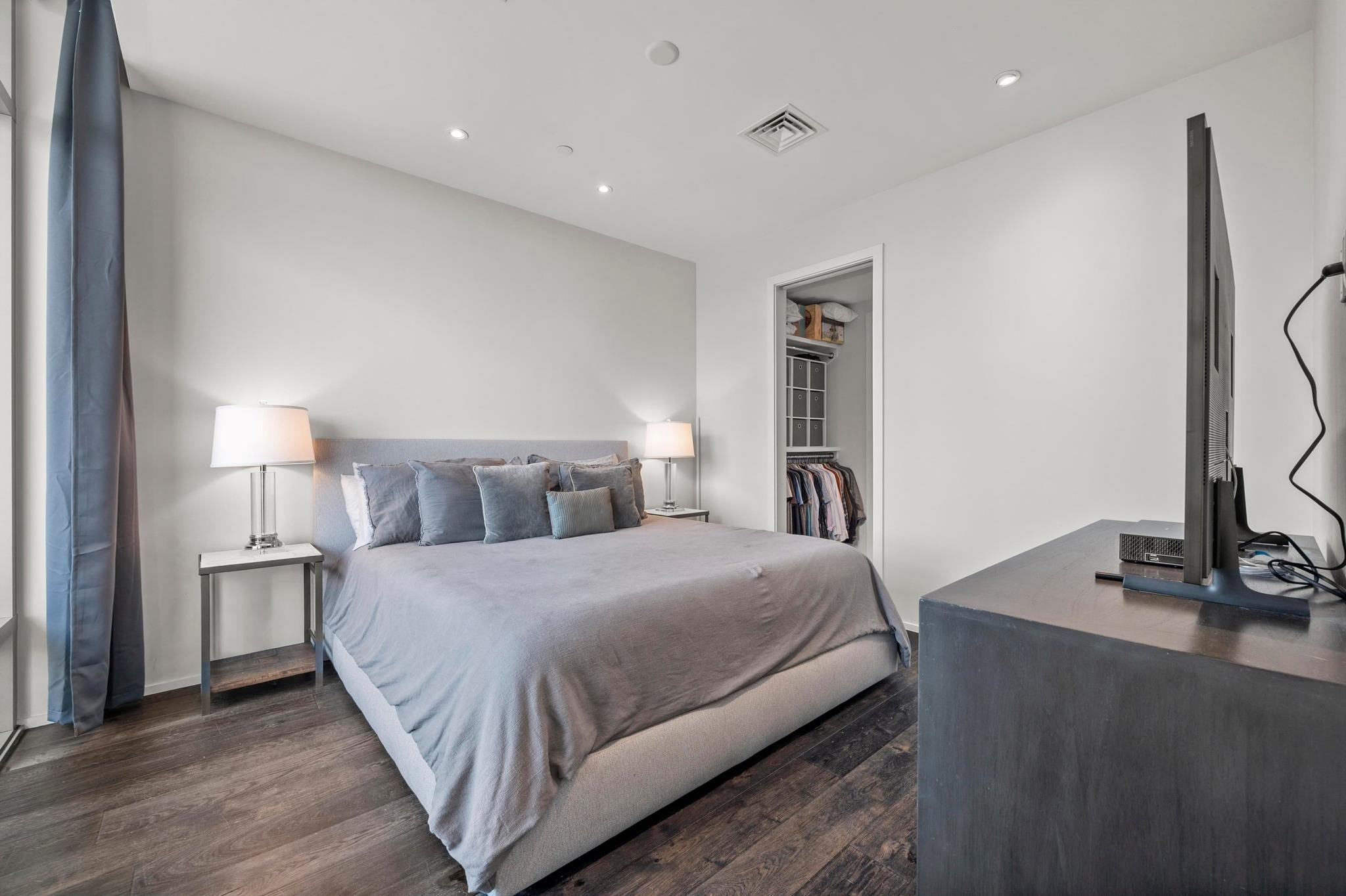 200 Congress Ave Unit: 33BB