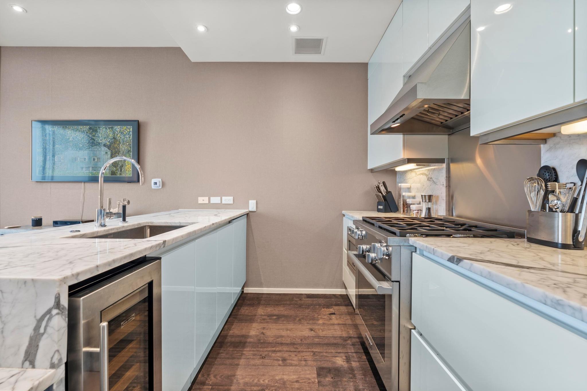 200 Congress Ave Unit: 33BB