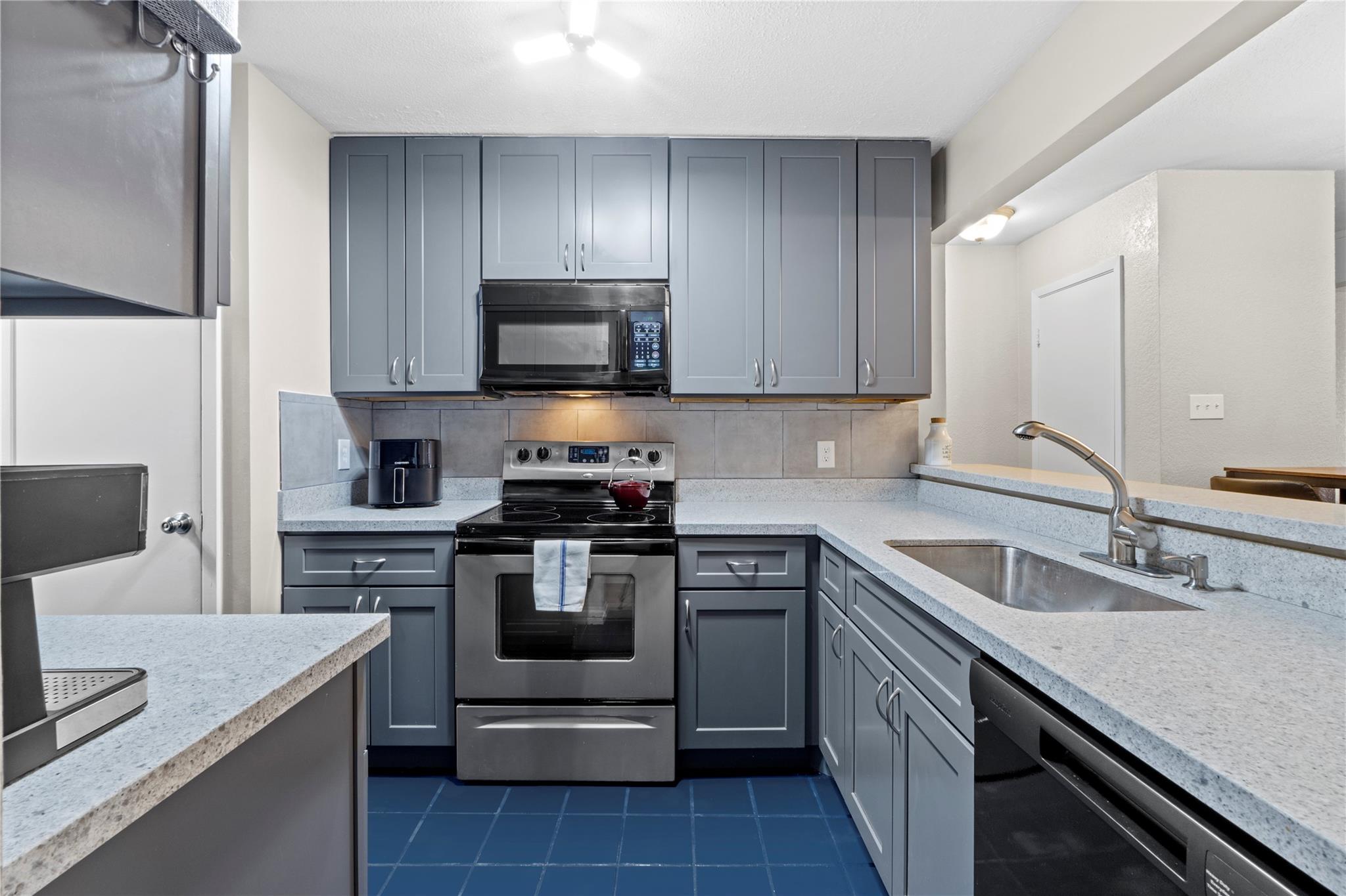 806 W 24th ST # 302