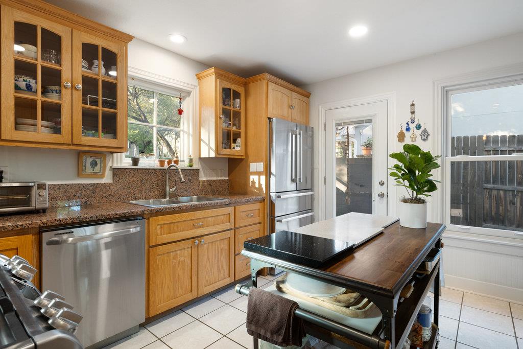 2005 Exposition BLVD