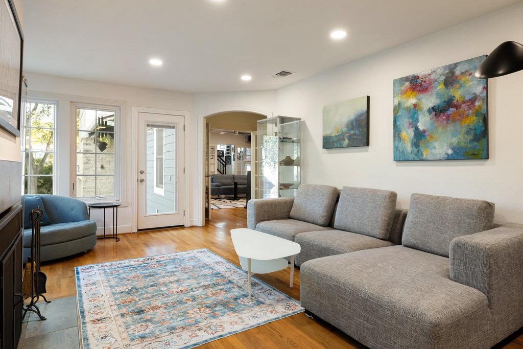 2005 Exposition BLVD