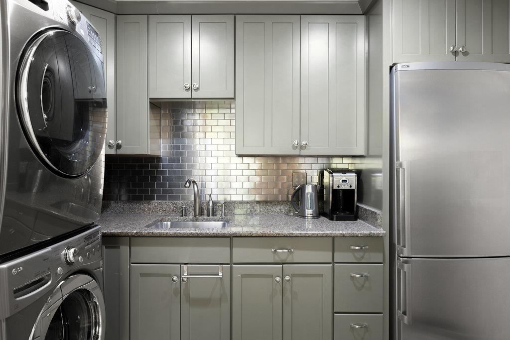 2005 Exposition BLVD