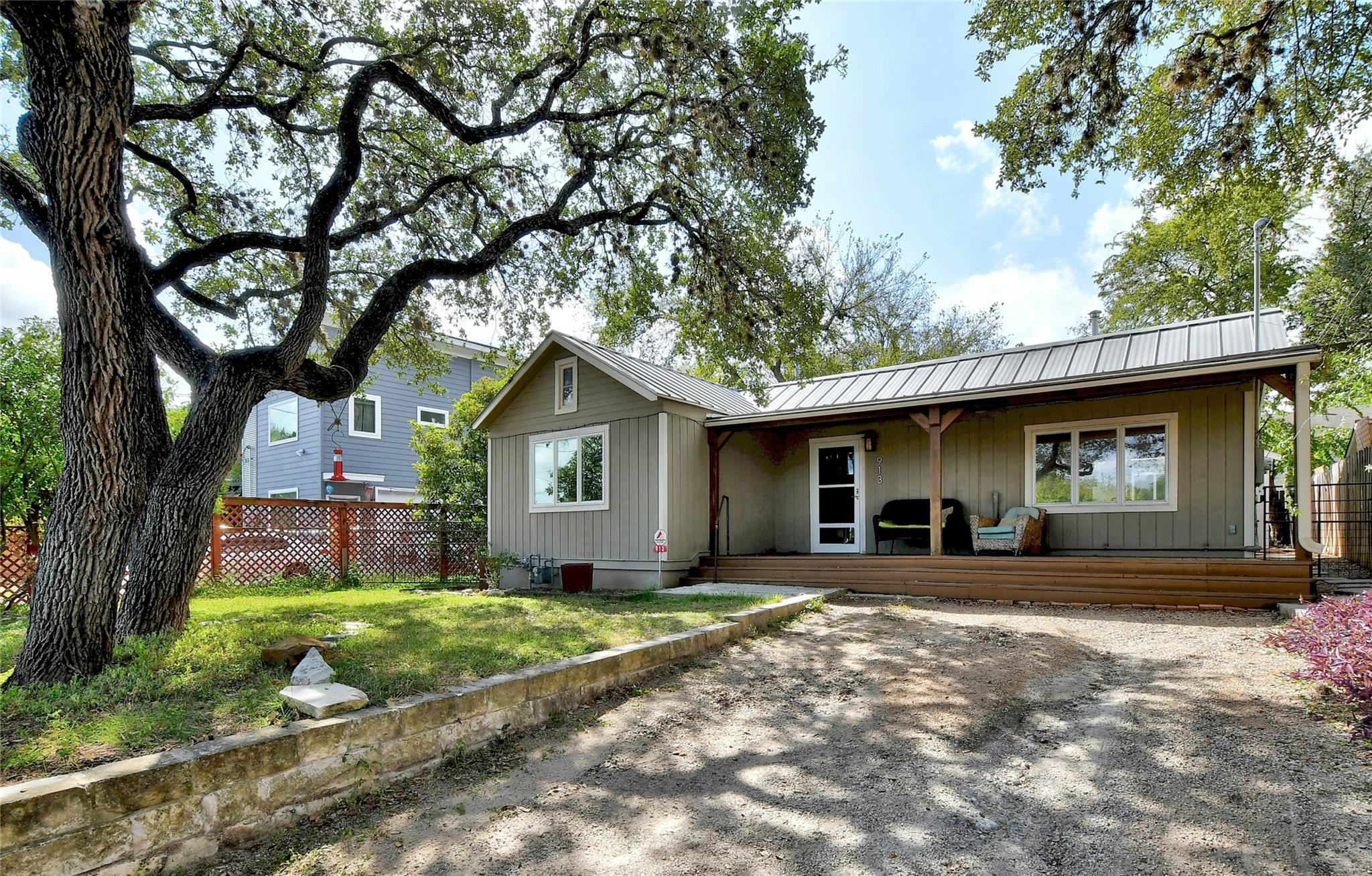 913 W Johanna STS