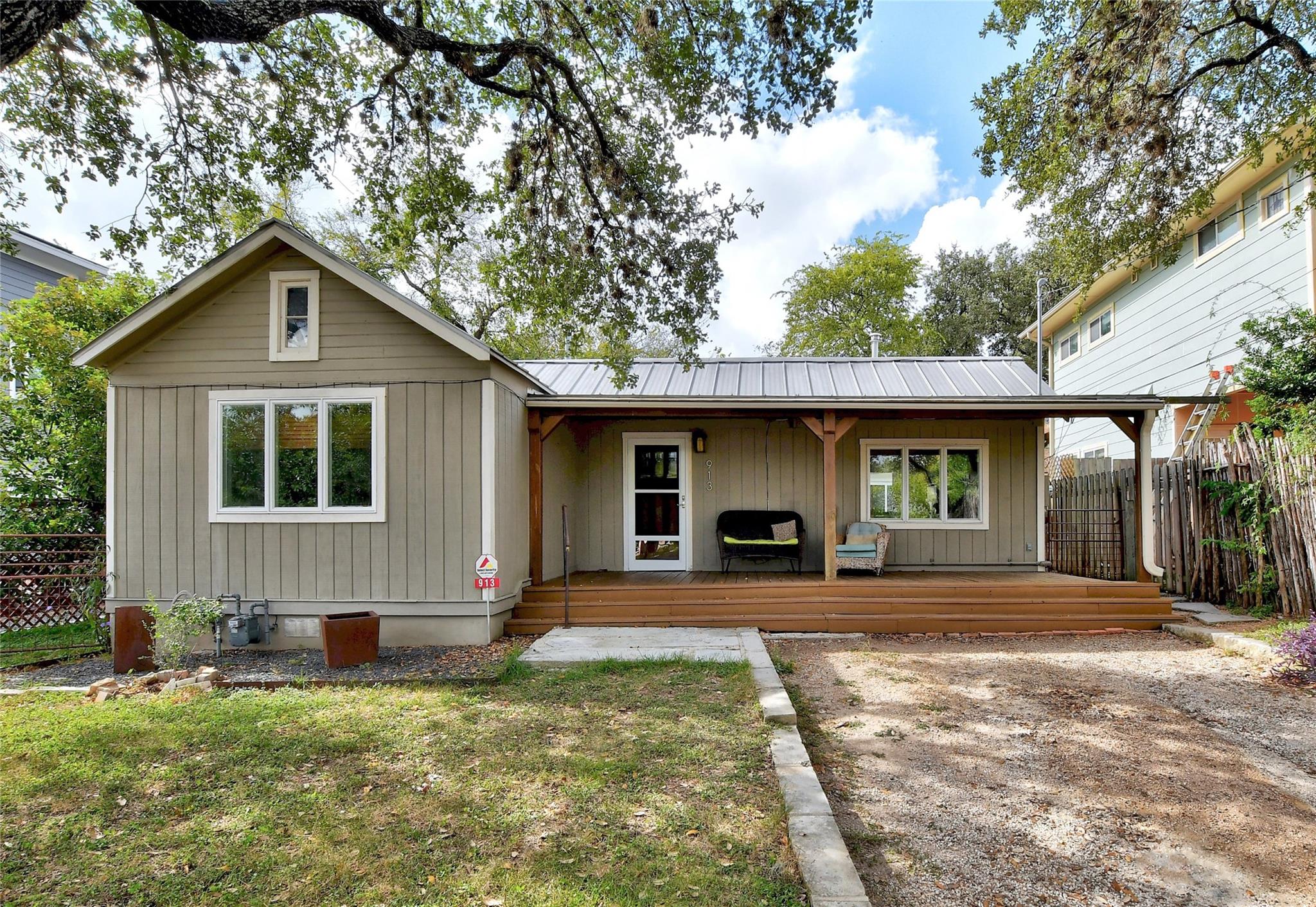 913 W Johanna STS