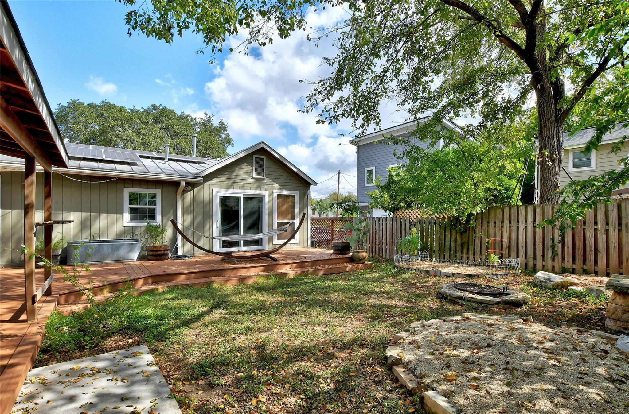 913 W Johanna STS