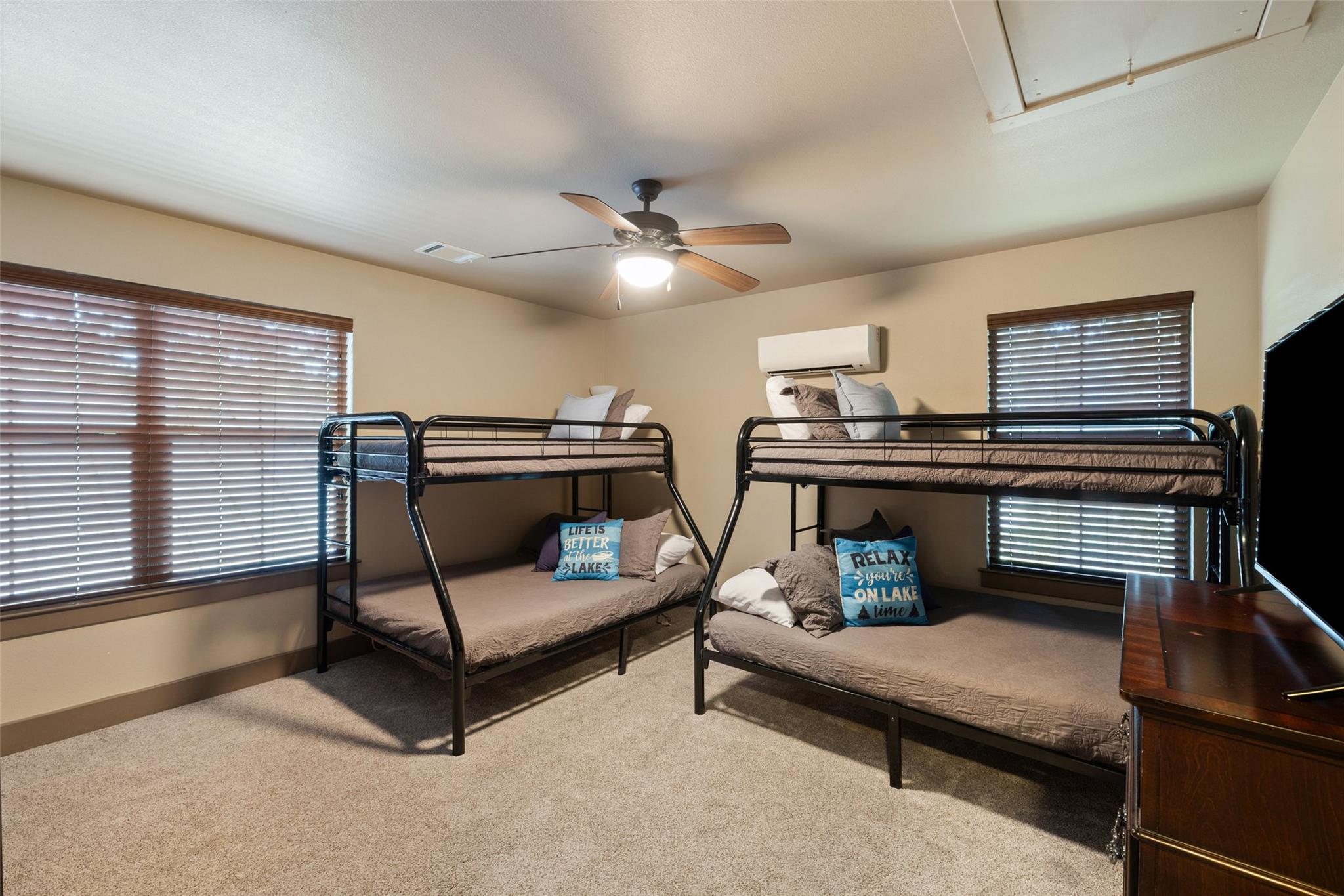 186 Sleepy Oaks DR