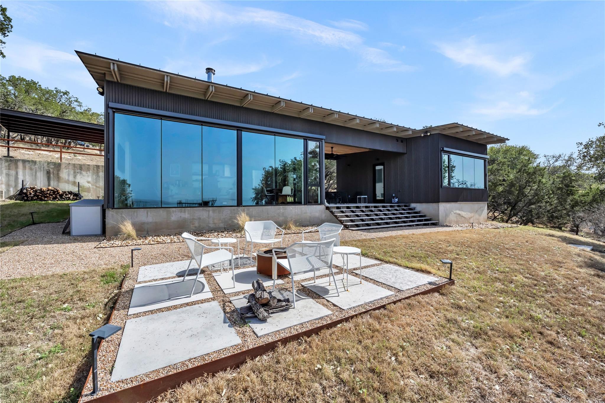 4571 Sunset Cliff RD
