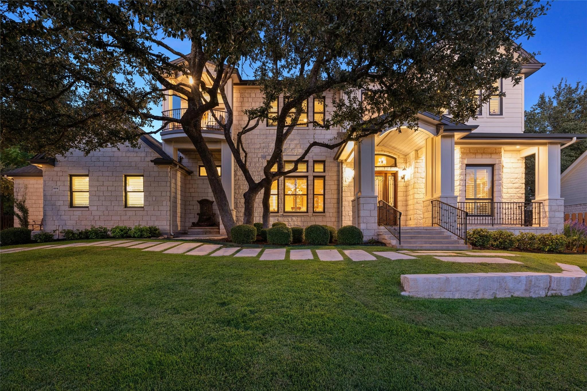 604 FLAMINGO CV