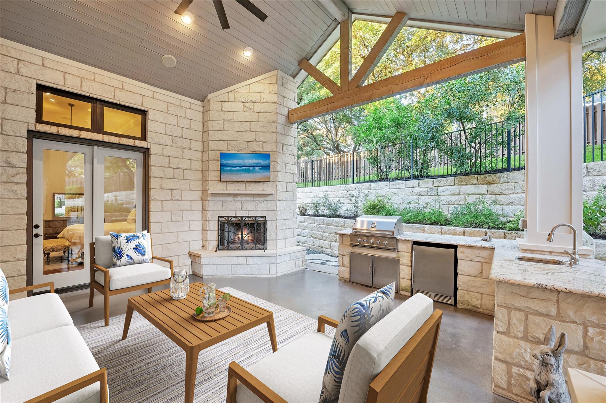 604 FLAMINGO CV