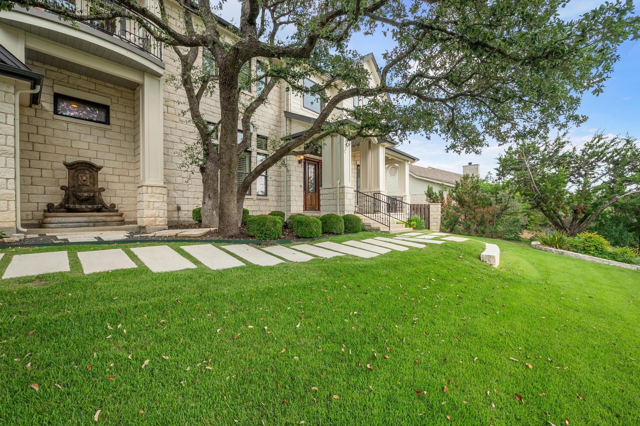 604 FLAMINGO CV