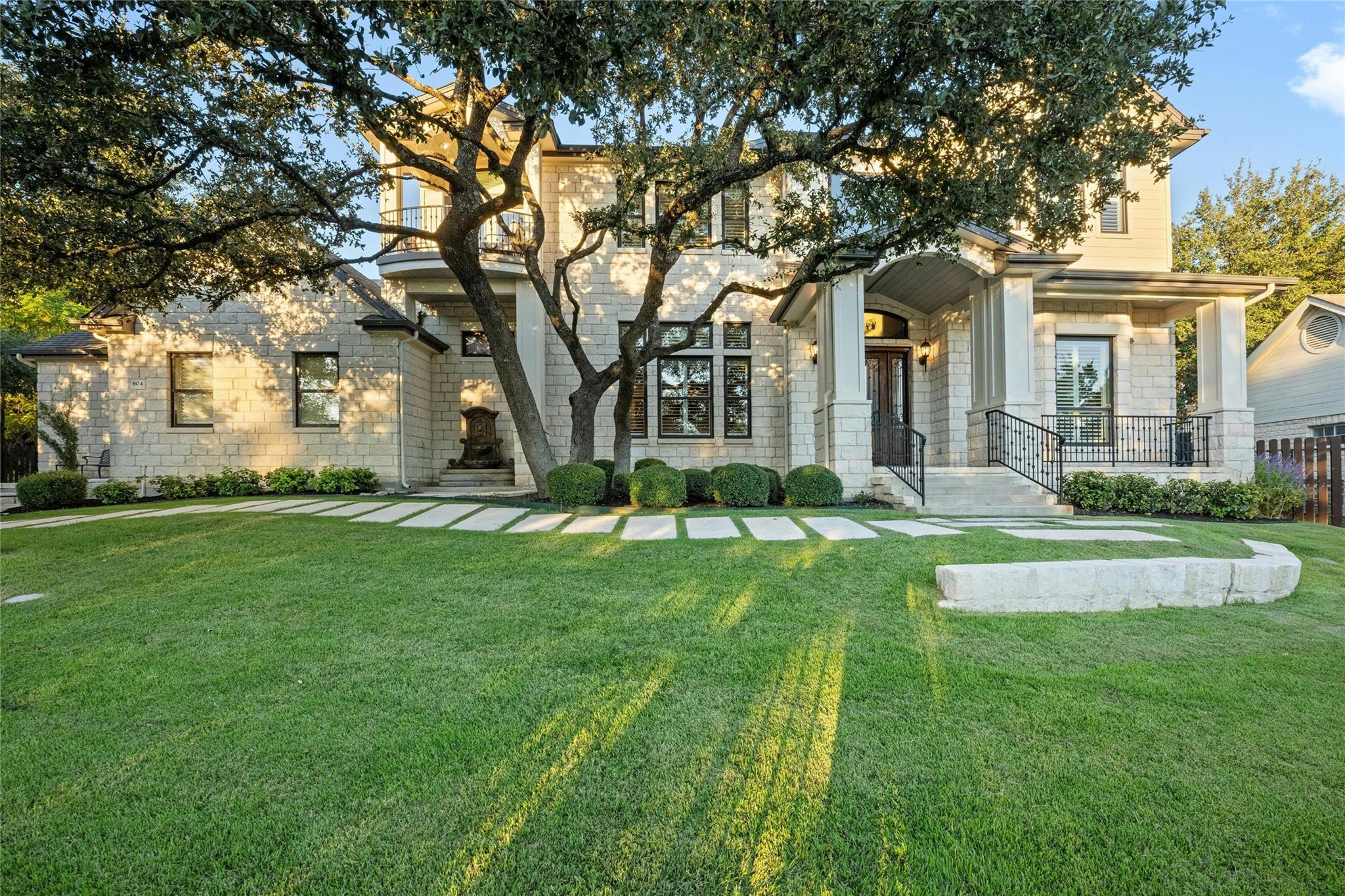 604 FLAMINGO CV