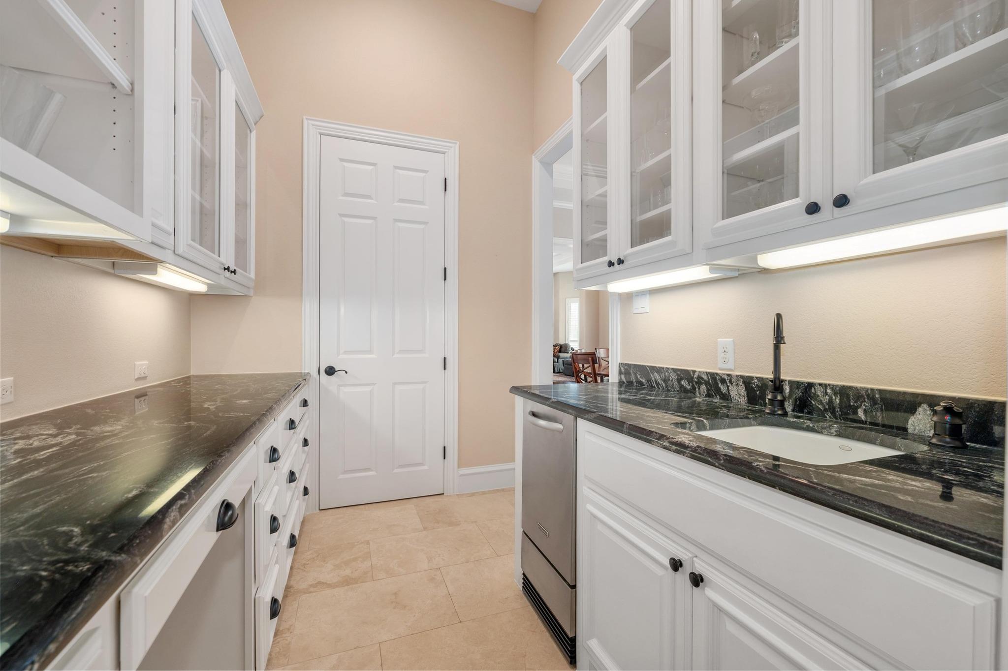 604 FLAMINGO CV