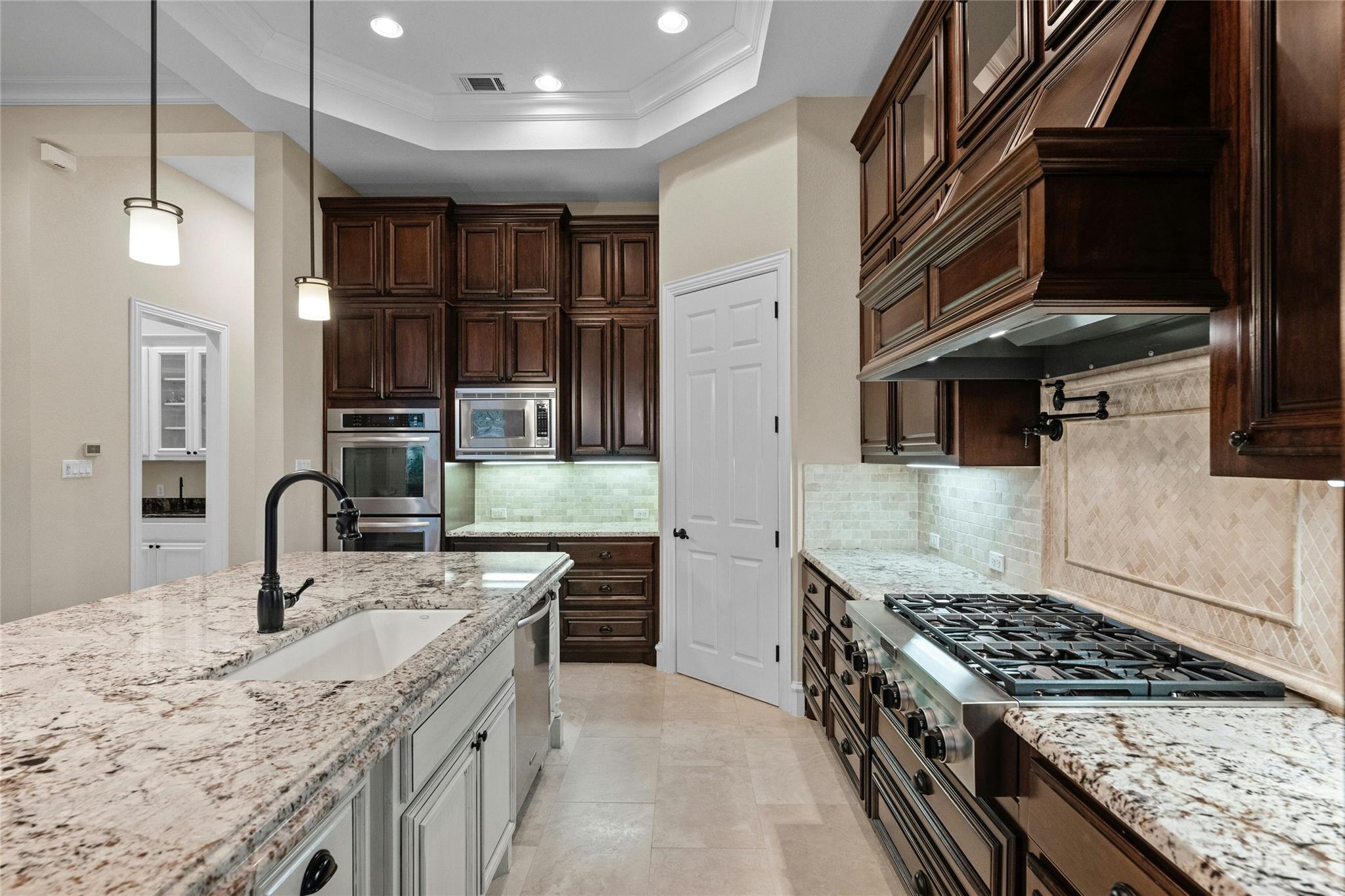 604 FLAMINGO CV