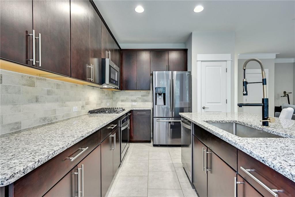 1051 Kenney Fort XING # 52