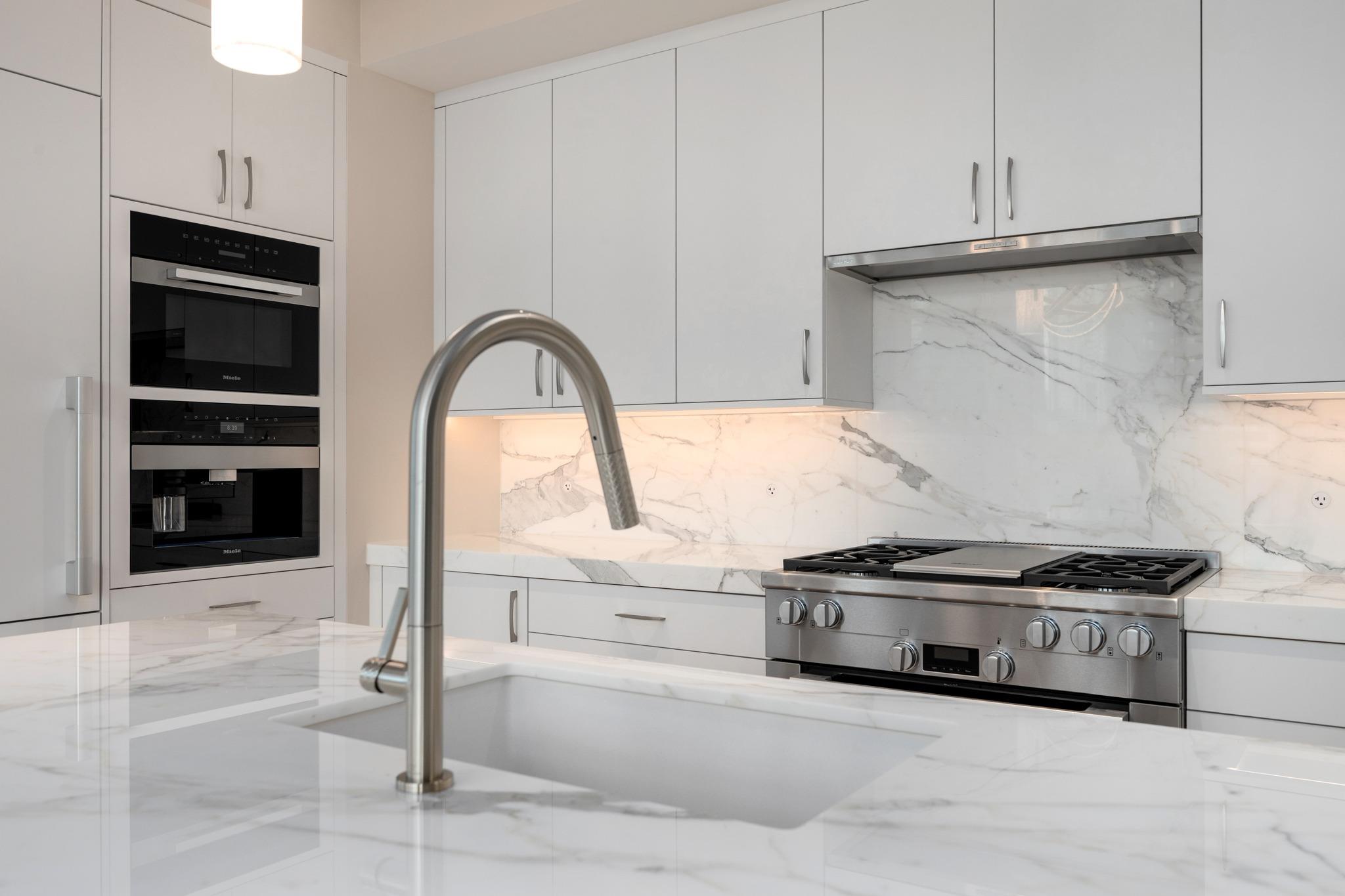 200 Congress Ave # 15E