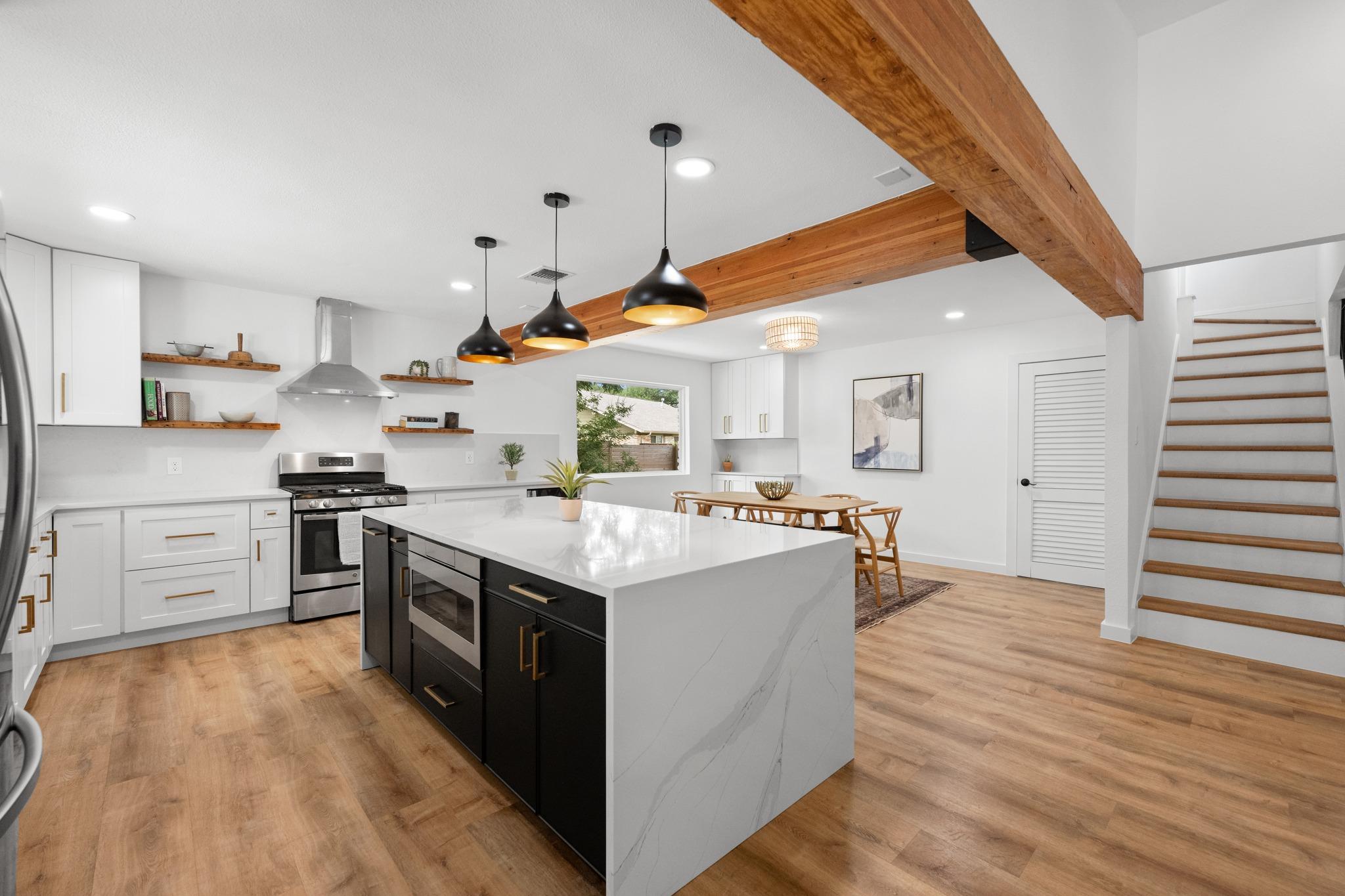 6304 Berkeley CV