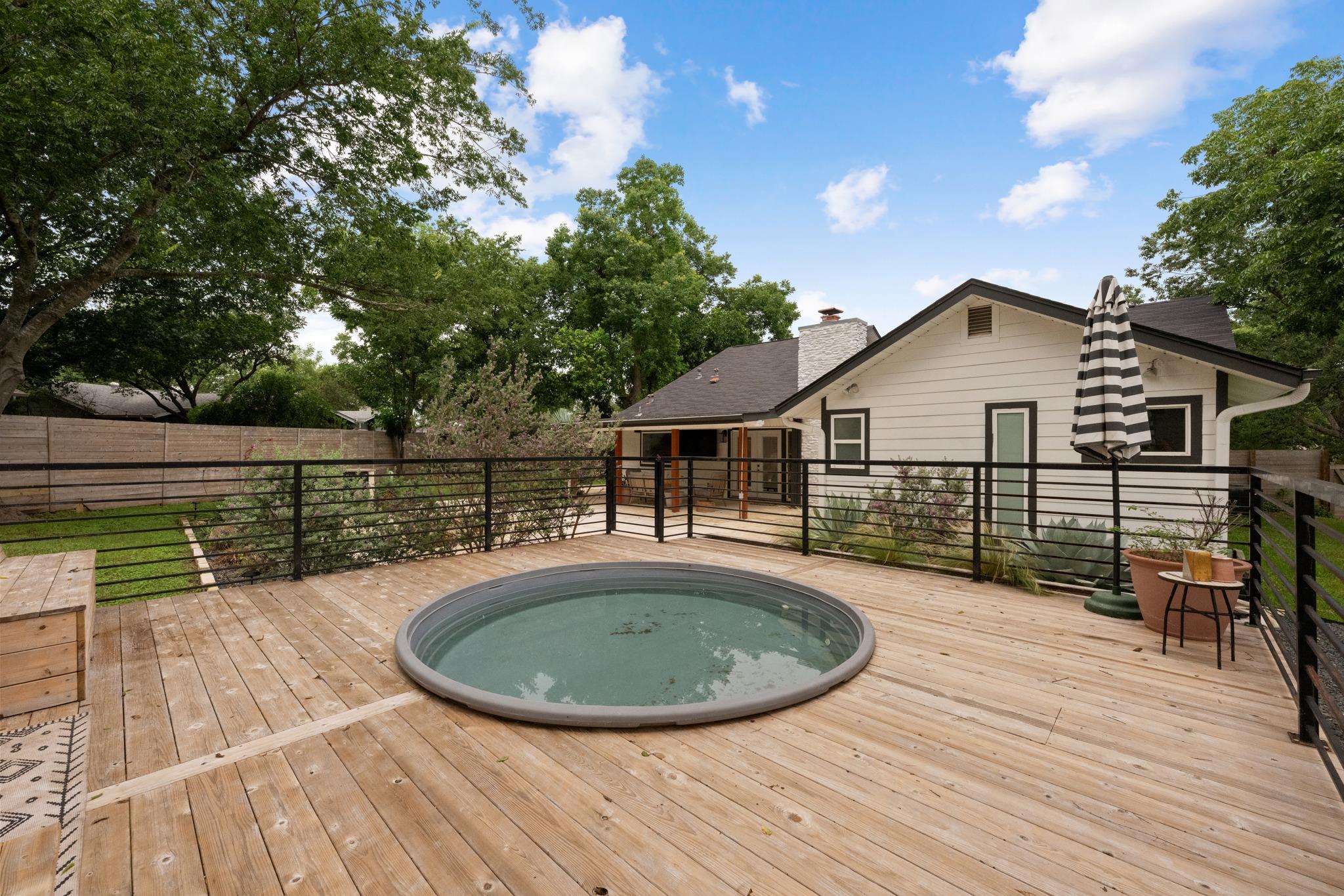 6304 Berkeley CV