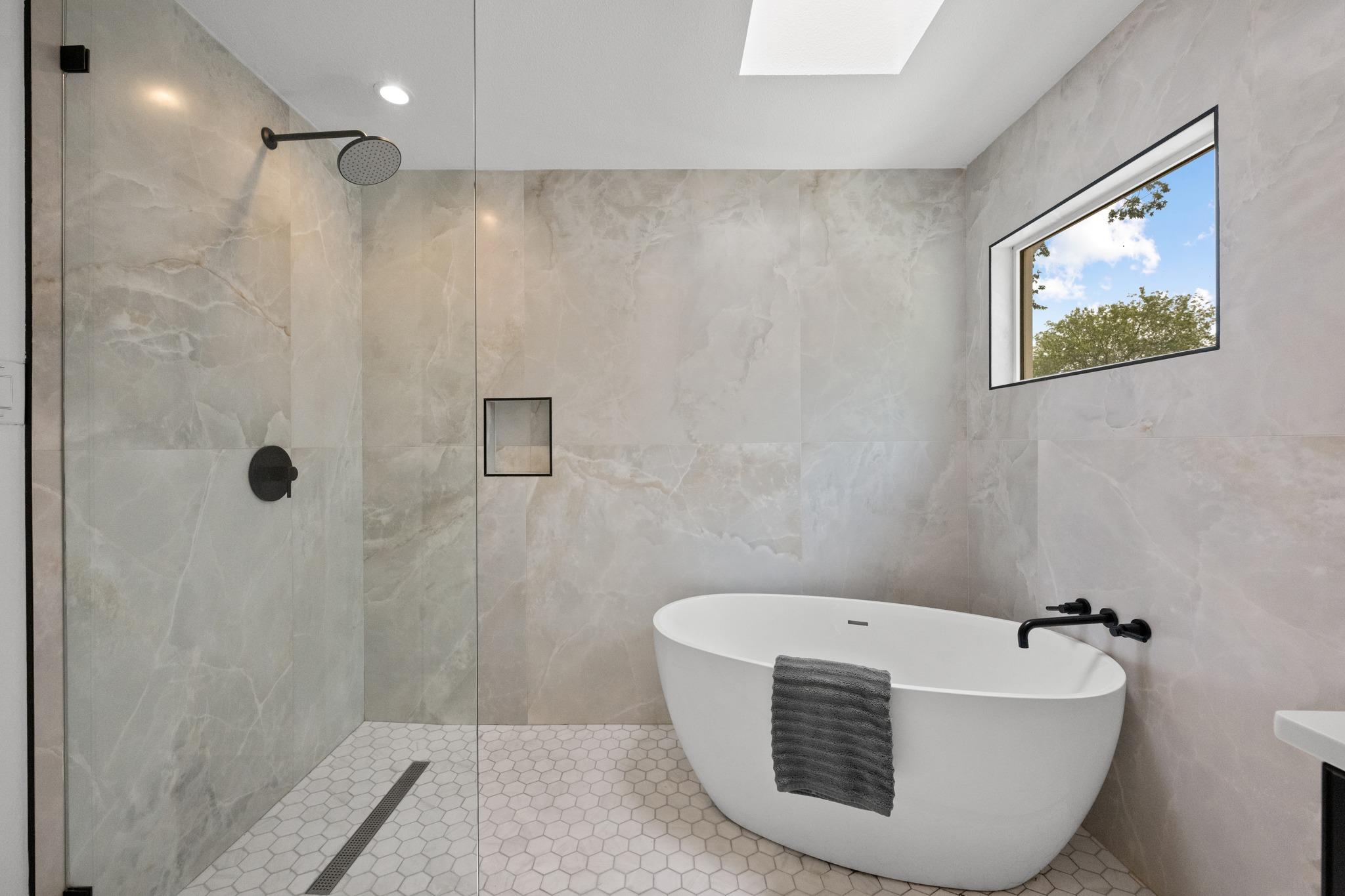 6304 Berkeley CV