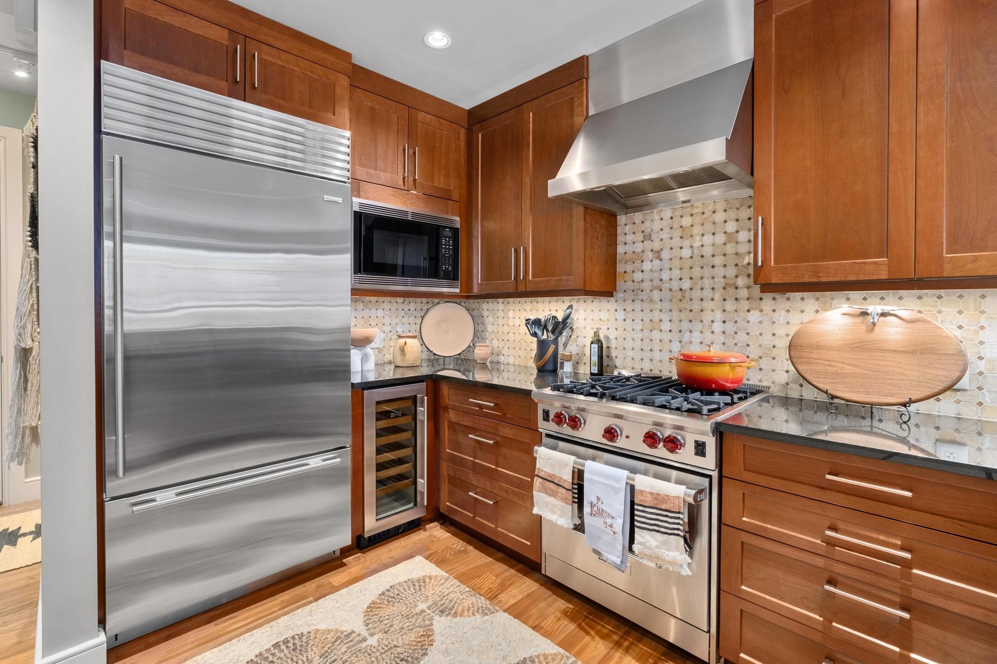 98 San Jacinto BLVD # 903