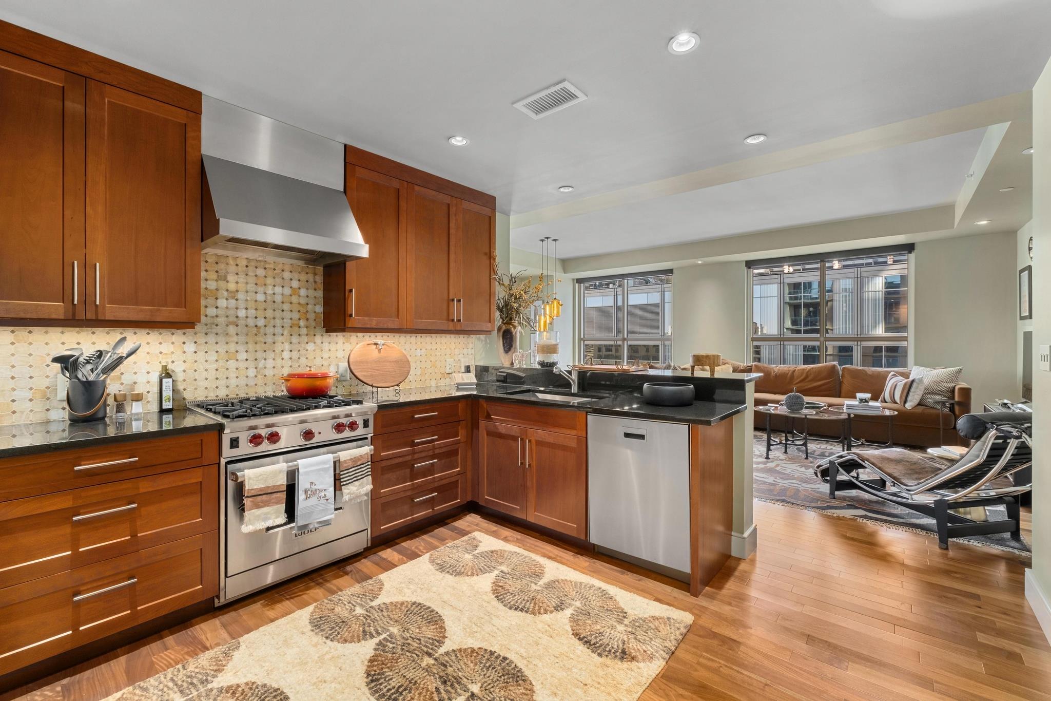 98 San Jacinto BLVD # 903