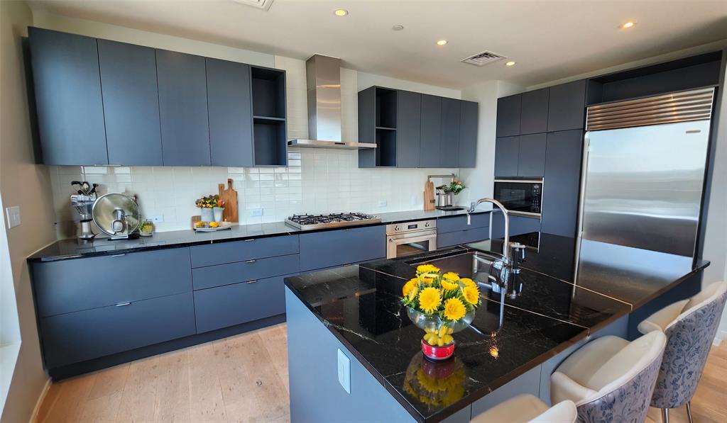 200 Congress Ave Unit: 38SW