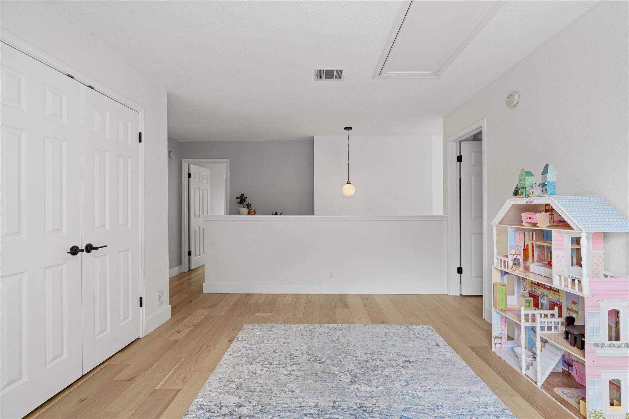 6804 Auckland CT